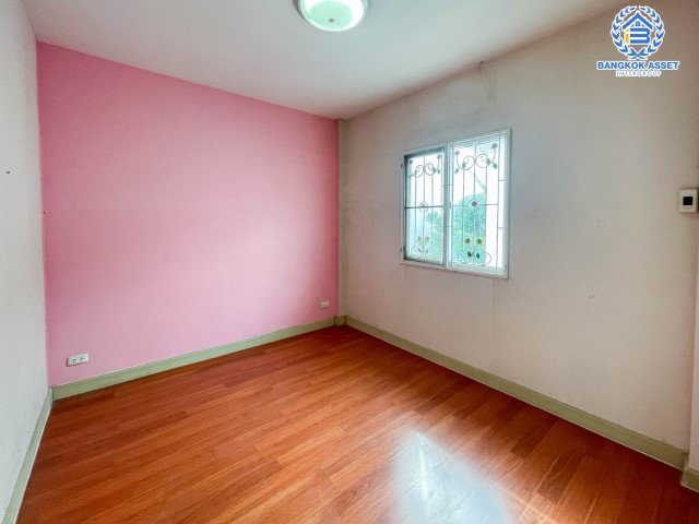 ทาวน์เฮ้าส์มือสองนนทบุรี ม.ไลโอ วงแหวน-ปิ่นเกล้า #หลังมุม เนื้อที่ 17.2 ตร.ว. ฟังก์ชัน 3 ห้องนอน 2 ห้องน้ำ 1 ที่จอดรถ ทำเลดี เชื่อมต่อถ.กาญจนาภิเษก ถ.รัตนาธิเบศร์ ใกล้เซ็นทรัลเวสต์เกต และรถไฟฟ้าสายสีม่วง "สถานีตลาดบางใหญ่" ในราคาถูก!...